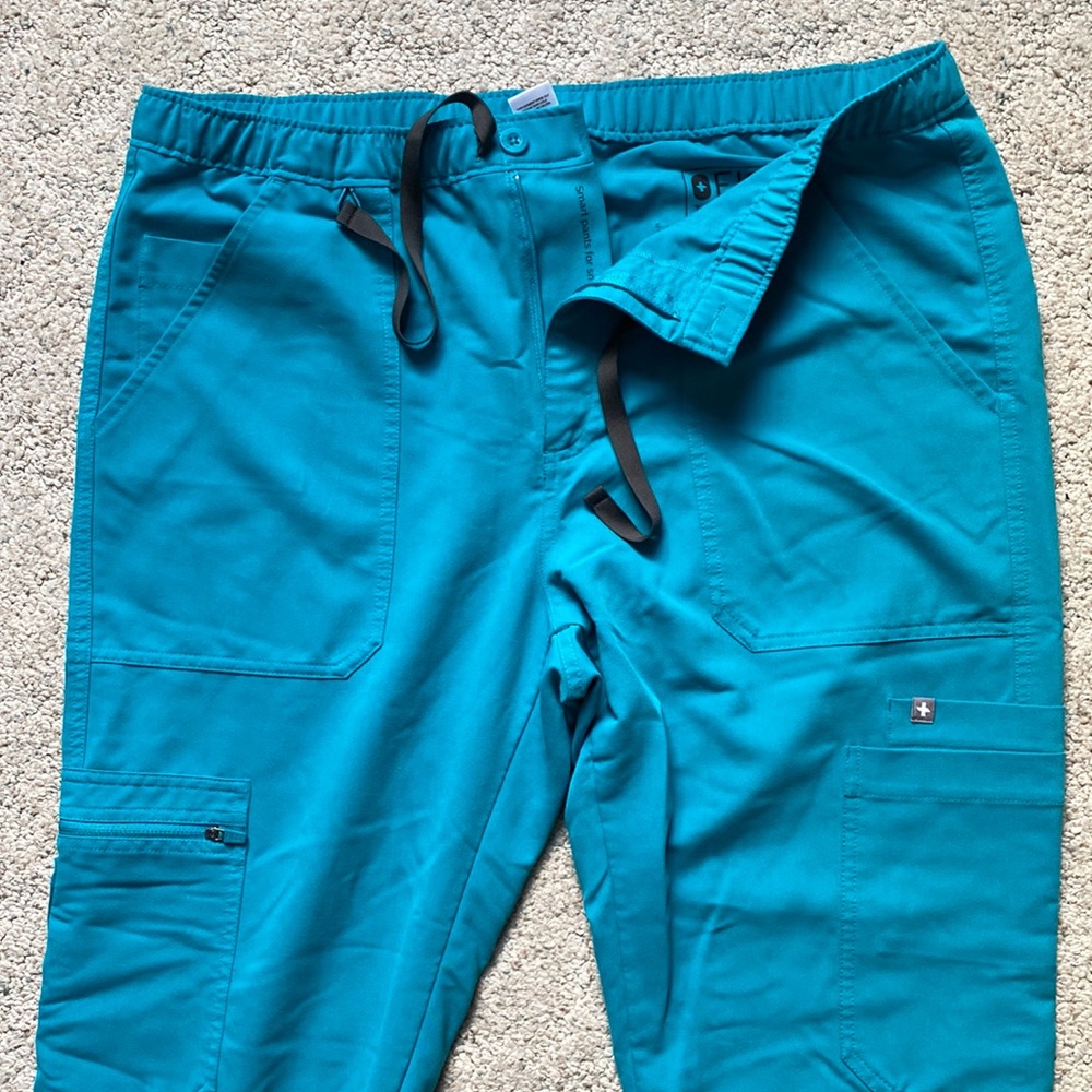 FIGS teal technical collection scrub pants men’s large, cargo.